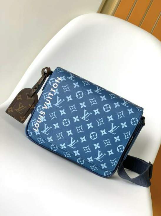 Picture of Louis Vuitton Mens Bags _SKUfw145877736fw